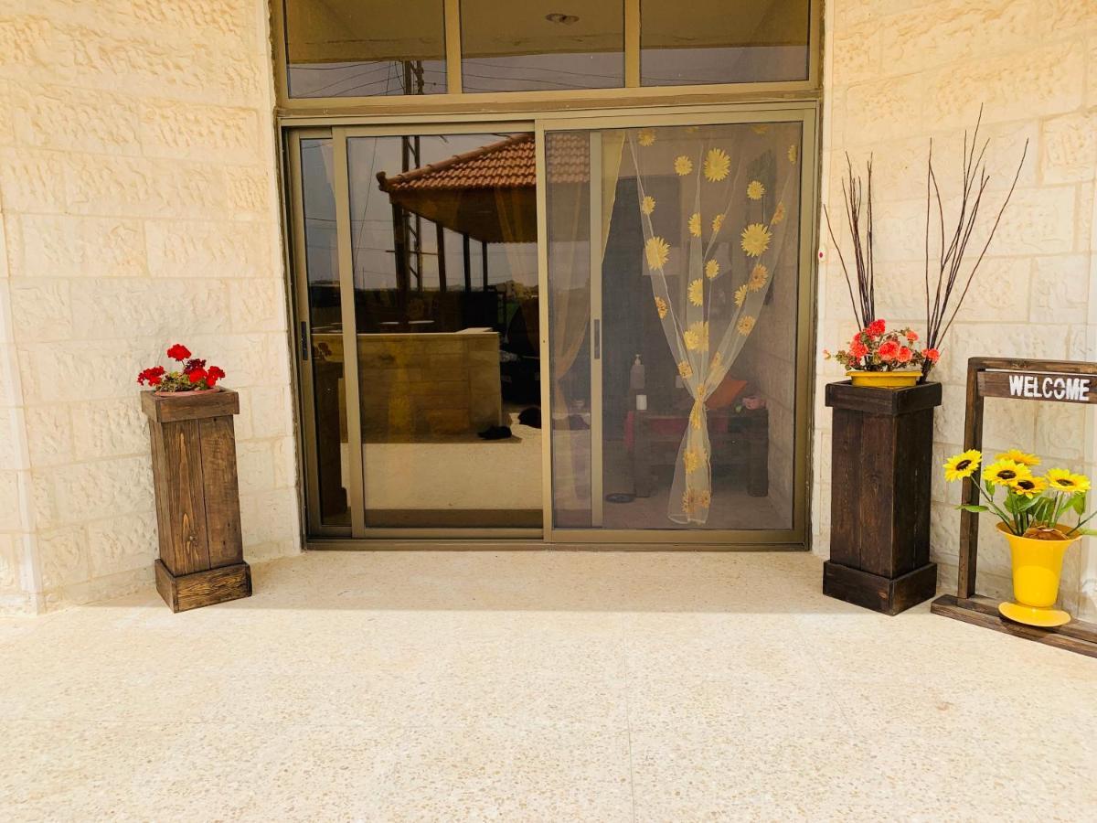 Laura'S Modern Villa Мадаба Экстерьер фото
