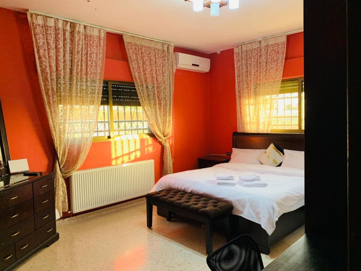 Laura'S Modern Villa Мадаба Экстерьер фото