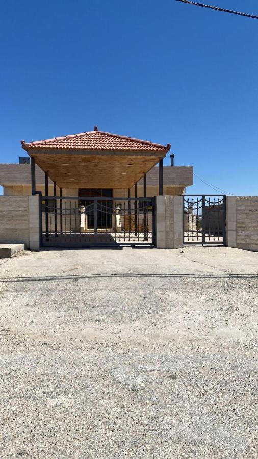 Laura'S Modern Villa Мадаба Экстерьер фото
